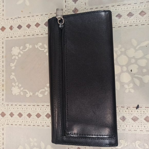 Kenneth Cole Black Leather Women's Hand Wallet with Silver Accent - Picture 3 of 14